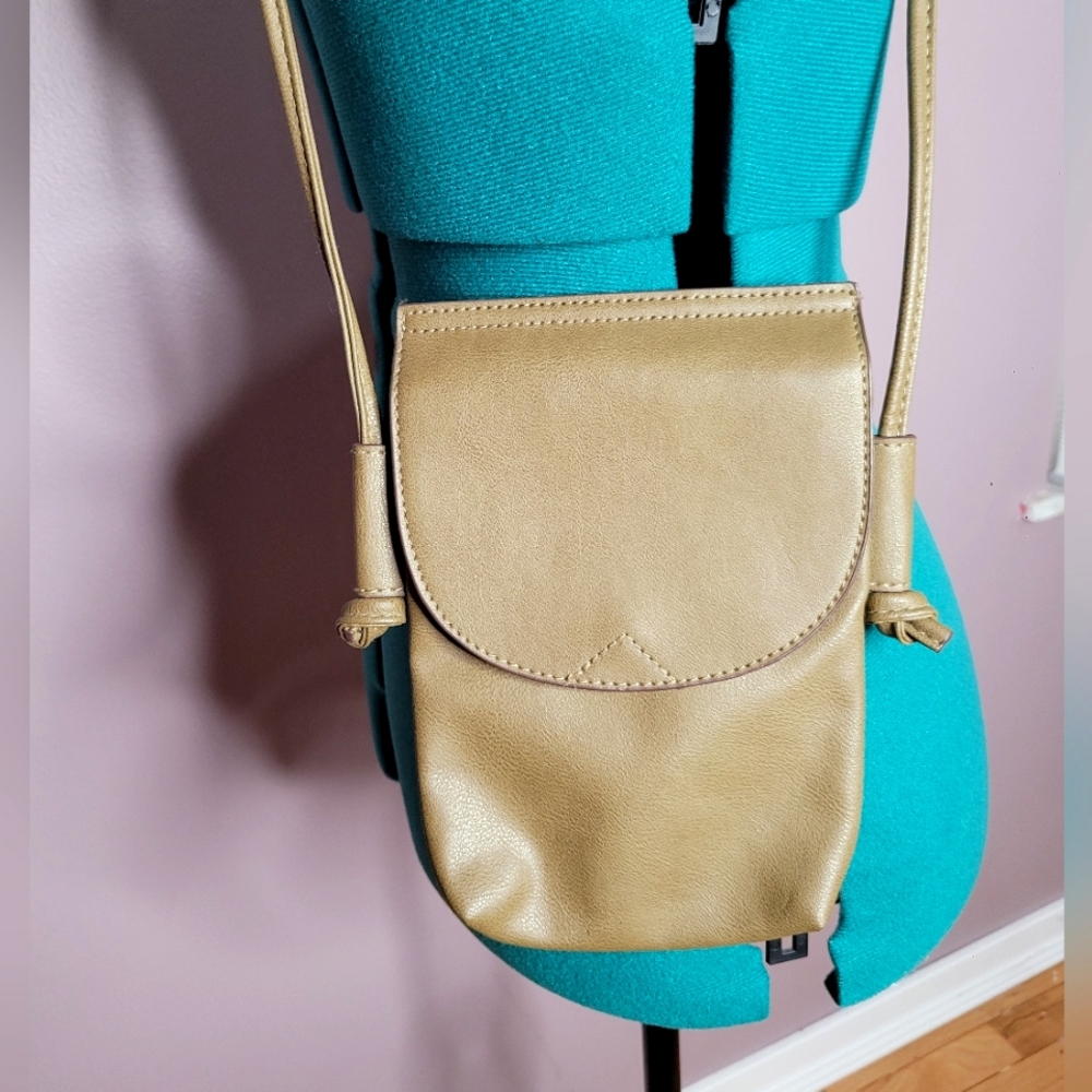 Time and Tru knotted crossbody color olive